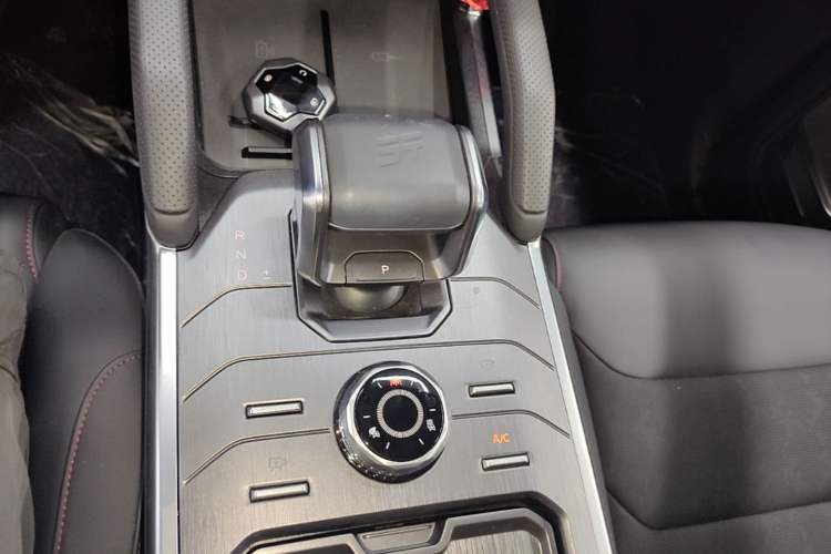 Used JETOUR Traveler 2023 1.5T Two-Wheel Drive Discovery PRO Gear Lever