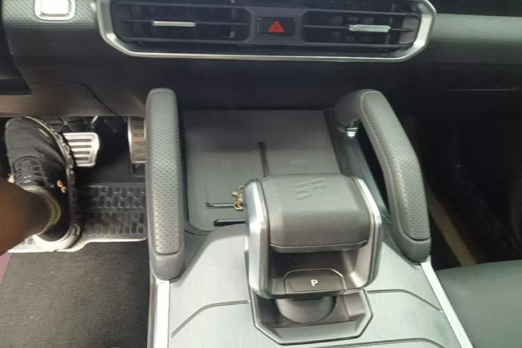 Used JETOUR Traveler 2023 2.0T All-Wheel-Drive CrossPRO Gear Lever