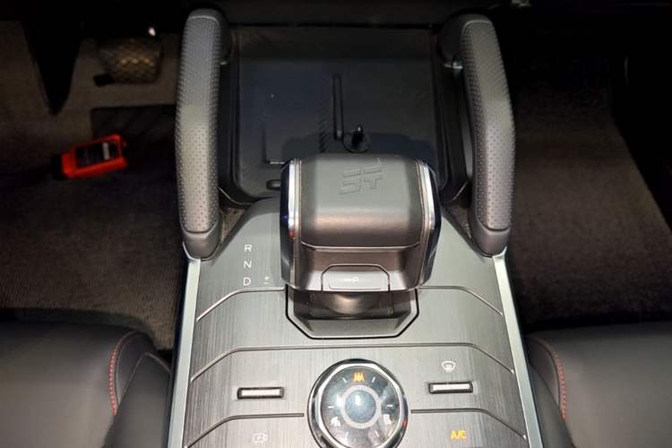Used JETOUR Traveler 2023 1.5T Two-Wheel Drive Discovery PRO Gear Lever