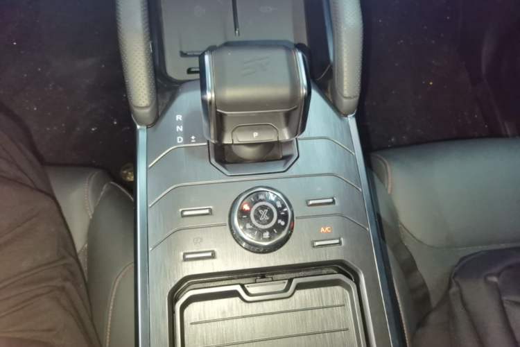 Used JETOUR Traveler 2023 2.0T All-Wheel-Drive CrossPRO Gear Lever