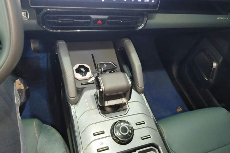 Used JETOUR Traveler 2023 1.5T Two-Wheel Drive Discovery PRO Gear Lever