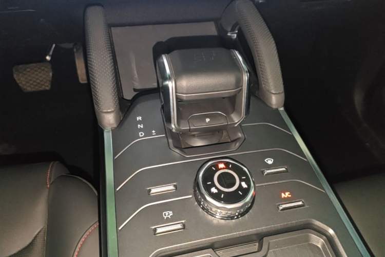 Used JETOUR Traveler 2023 1.5T Two-Wheel Drive Discovery PRO Gear Lever