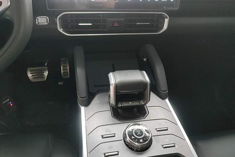 Used JETOUR Traveler 2023 2.0T All-Wheel-Drive CrossPRO Gear Lever