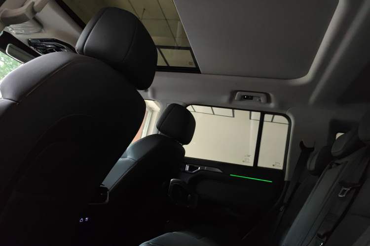 Used JETOUR Traveler 2023 2.0T All-Wheel-Drive CrossPRO Headliner