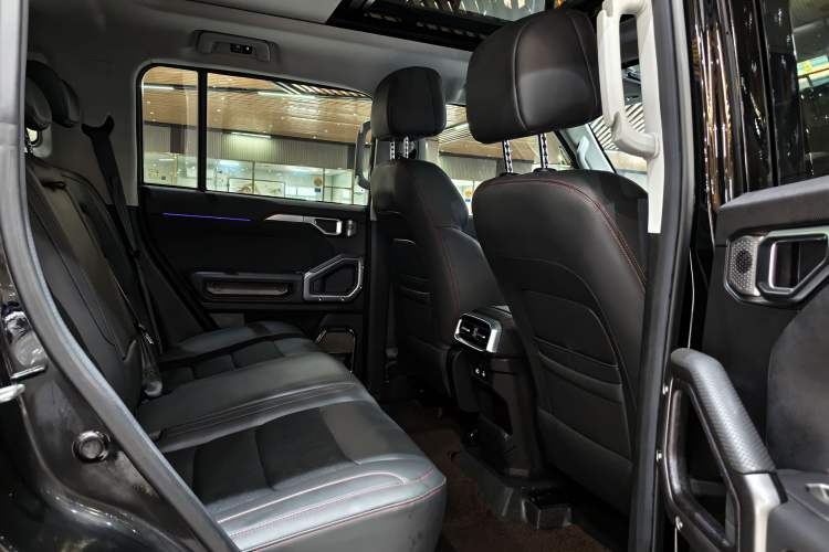 Used JETOUR Traveler 2023 2.0T Four-Wheel Drive Conqueror Interior 3