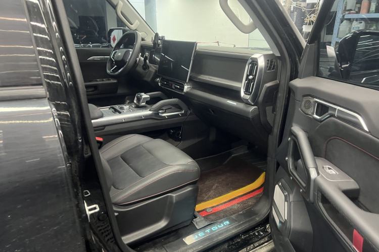 Used JETOUR Traveler 2023 2.0T Four-Wheel Drive Conqueror Interior 4