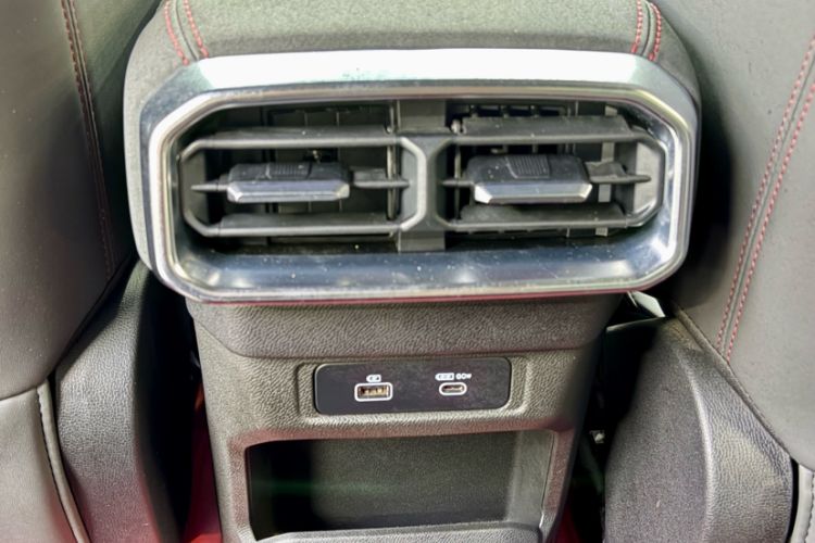 Used JETOUR Traveler 2023 2.0T All-Wheel Drive Conquer PRO Interior 8