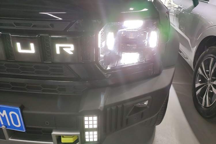 Used JETOUR Traveler 2023 2.0T All-Wheel-Drive CrossPRO Left Front Headlight