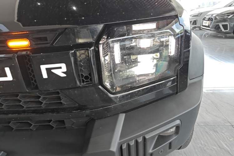 Used JETOUR Traveler 2023 2.0T All-Wheel-Drive CrossPRO Left Front Headlight