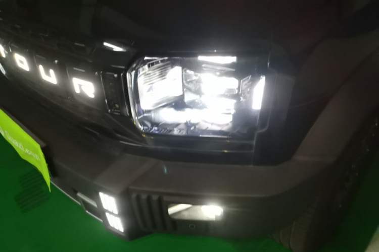 Used JETOUR Traveler 2023 2.0T All-Wheel-Drive CrossPRO Left Front Headlight