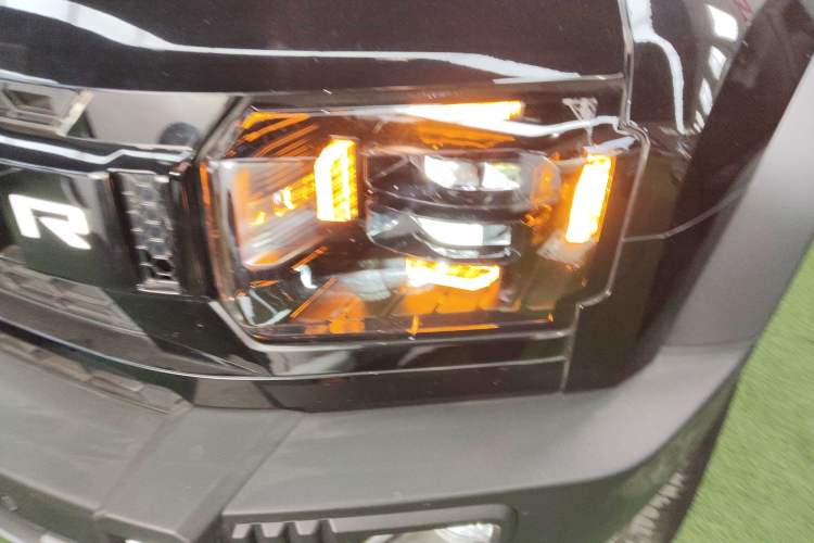 Used JETOUR Traveler 2023 2.0T All-Wheel-Drive CrossPRO Left Front Headlight