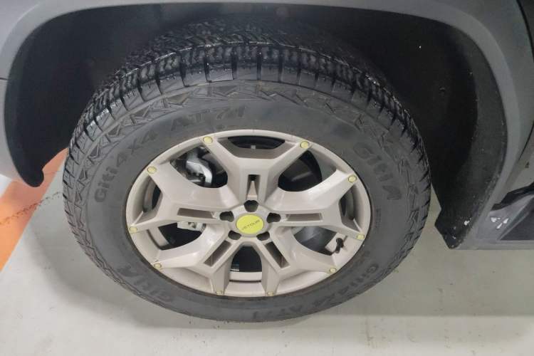 Used JETOUR Traveler 2023 2.0T All-Wheel Drive Conquer PRO Left Front Wheel Hub