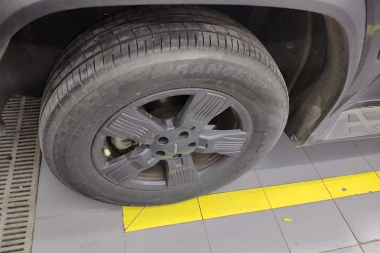 Used JETOUR Traveler 2023 1.5T Two-Wheel Drive Discovery PRO Left Front Wheel Hub