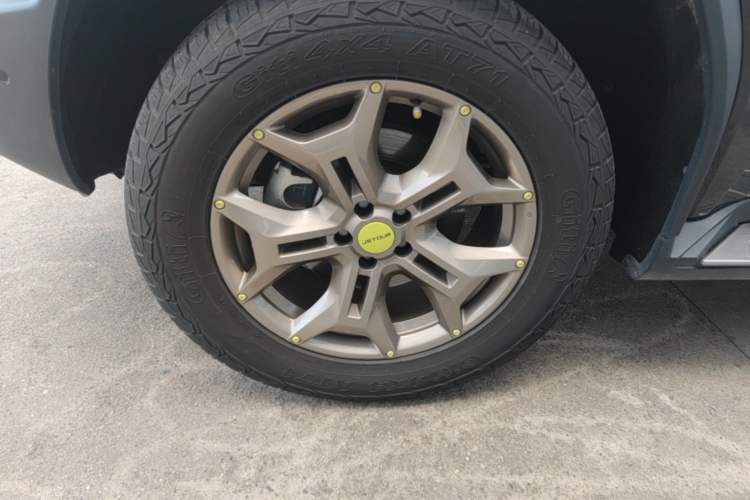Used JETOUR Traveler 2023 2.0T All-Wheel Drive Conquer PRO Left Front Wheel Hub