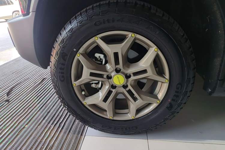Used JETOUR Traveler 2023 2.0T Four-Wheel Drive Conqueror Left Front Wheel Hub
