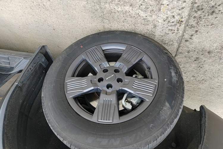 Used JETOUR Traveler 2023 1.5T Two-Wheel Drive Discovery PRO Left Front Wheel Hub