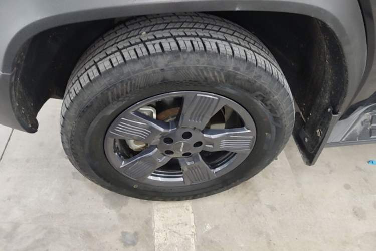 Used JETOUR Traveler 2023 1.5T Two-Wheel Drive Discovery PRO Left Front Wheel Hub
