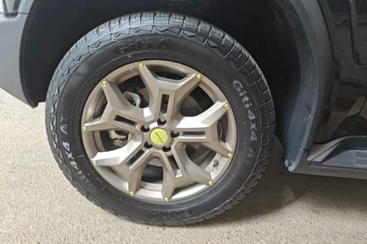 Used JETOUR Traveler 2023 2.0T Four-Wheel Drive Conqueror Left Front Wheel Hub