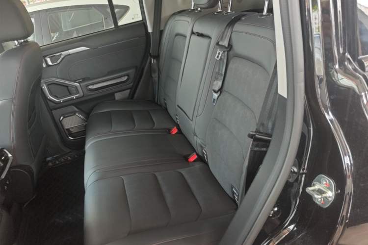 Used JETOUR Traveler 2023 2.0T All-Wheel-Drive CrossPRO Left Rear Seat