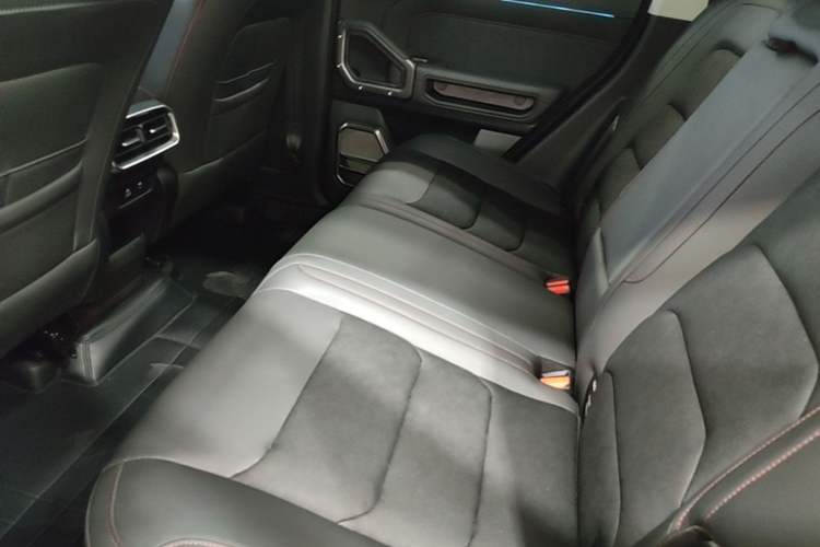 Used JETOUR Traveler 2023 2.0T All-Wheel-Drive CrossPRO Left Rear Seat