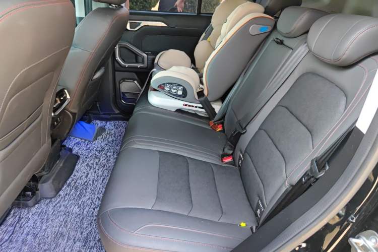 Used JETOUR Traveler 2023 2.0T All-Wheel-Drive CrossPRO Left Rear Seat