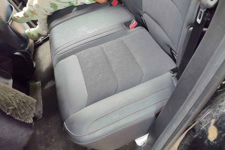Used JETOUR Traveler 2023 2.0T Four-Wheel Drive Conqueror Left Rear Seat