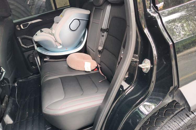 Used JETOUR Traveler 2023 2.0T All-Wheel Drive Conquer PRO Left Rear Seat