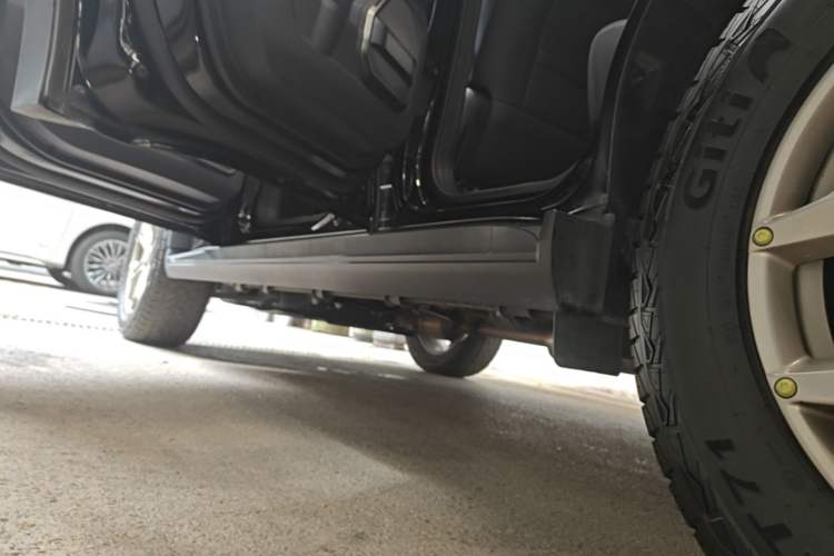 Used JETOUR Traveler 2023 2.0T Four-Wheel Drive Conqueror Left Side Sill