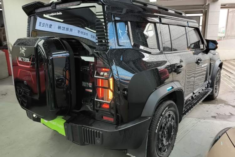 Used JETOUR Traveler 2023 2.0T All-Wheel-Drive CrossPRO Rear Right 45 Deg