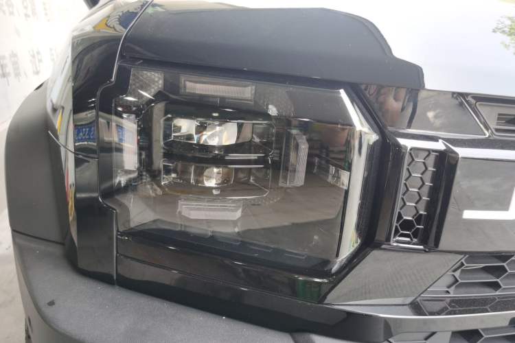 Used JETOUR Traveler 2023 2.0T All-Wheel Drive Conquer PRO Right Front Headlight