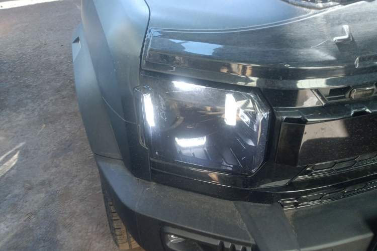Used JETOUR Traveler 2023 2.0T All-Wheel Drive CrossPRO+ Right Front Headlight