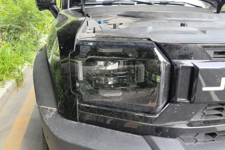 Used JETOUR Traveler 2023 2.0T All-Wheel Drive Conquer PRO Right Front Headlight