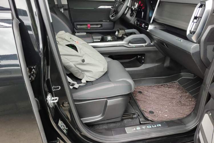 Used JETOUR Traveler 2023 2.0T All-Wheel-Drive CrossPRO Right Front Seat