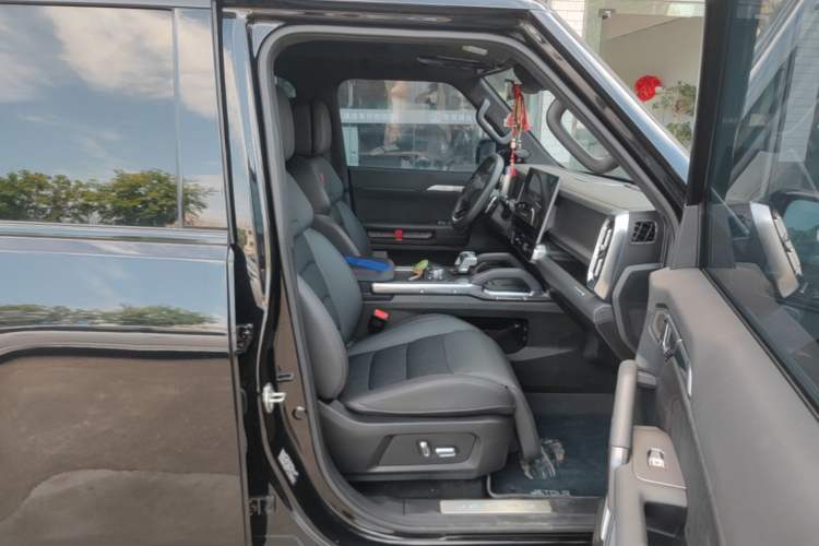 Used JETOUR Traveler 2023 2.0T All-Wheel Drive Conquer PRO Right Front Seat