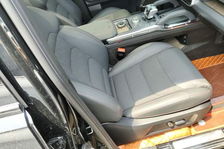 Used JETOUR Traveler 2023 2.0T All-Wheel Drive Conquer PRO Right Front Seat