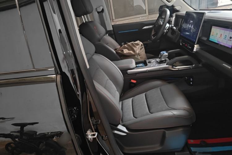Used JETOUR Traveler 2023 2.0T Four-Wheel Drive Conqueror Right Front Seat