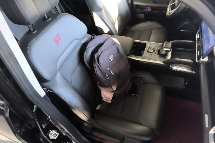 Used JETOUR Traveler 2023 2.0T All-Wheel-Drive CrossPRO Right Front Seat