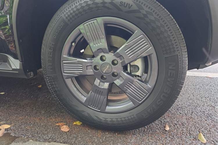 Used JETOUR Traveler 2023 1.5T Two-Wheel Drive Discovery PRO Right Front Wheel Hub