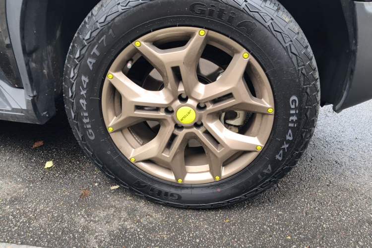 Used JETOUR Traveler 2023 2.0T All-Wheel Drive Conquer PRO Right Front Wheel Hub