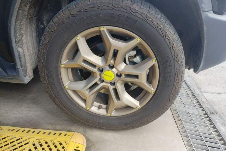 Used JETOUR Traveler 2023 2.0T Four-Wheel Drive Conqueror Right Front Wheel Hub