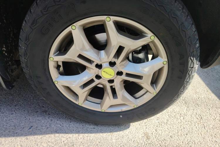 Used JETOUR Traveler 2023 2.0T Four-Wheel Drive Conqueror Right Front Wheel Hub