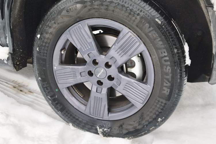 Used JETOUR Traveler 2023 1.5T Two-Wheel Drive Discovery PRO Right Front Wheel Hub