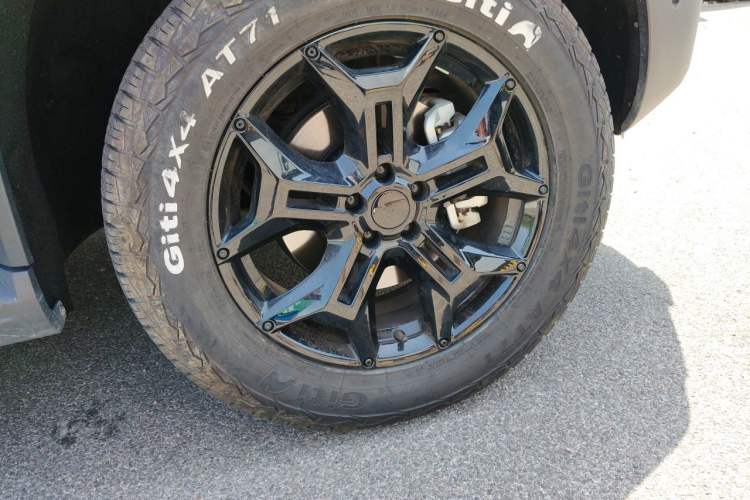 Used JETOUR Traveler 2023 2.0T All-Wheel Drive Conquer PRO Right Front Wheel Hub