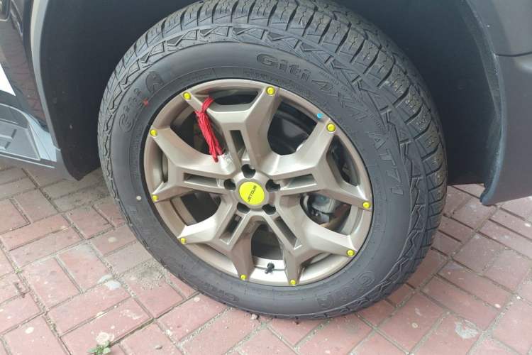 Used JETOUR Traveler 2023 2.0T Four-Wheel Drive Conqueror Right Front Wheel Hub