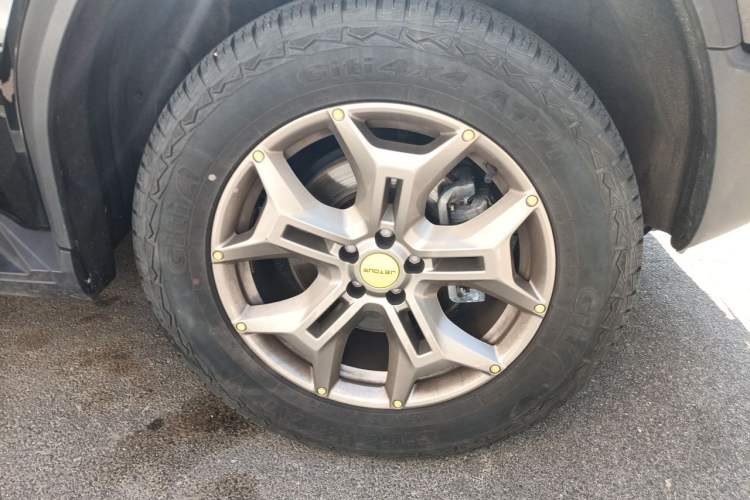 Used JETOUR Traveler 2023 2.0T All-Wheel Drive Conquer PRO Right Front Wheel Hub