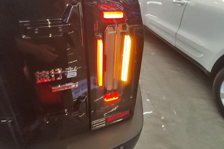 Used JETOUR Traveler 2023 2.0T All-Wheel-Drive Crosser Right Rear Taillight