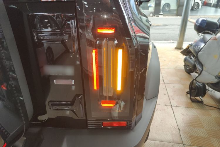 Used JETOUR Traveler 2023 2.0T All-Wheel-Drive CrossPRO Right Rear Taillight