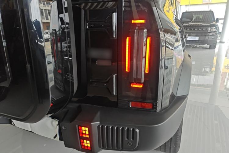 Used JETOUR Traveler 2023 2.0T All-Wheel-Drive CrossPRO Right Rear Taillight