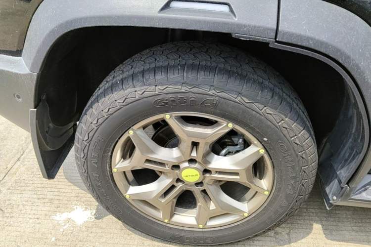Used JETOUR Traveler 2023 2.0T All-Wheel Drive Conquer PRO Right Rear Wheel Hub