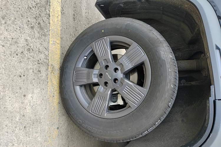 Used JETOUR Traveler 2023 1.5T Two-Wheel Drive Discovery PRO Right Rear Wheel Hub